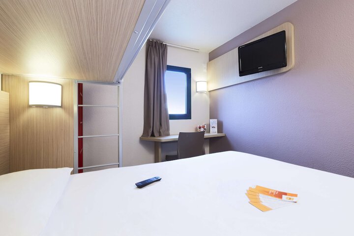 Room 16 of 28