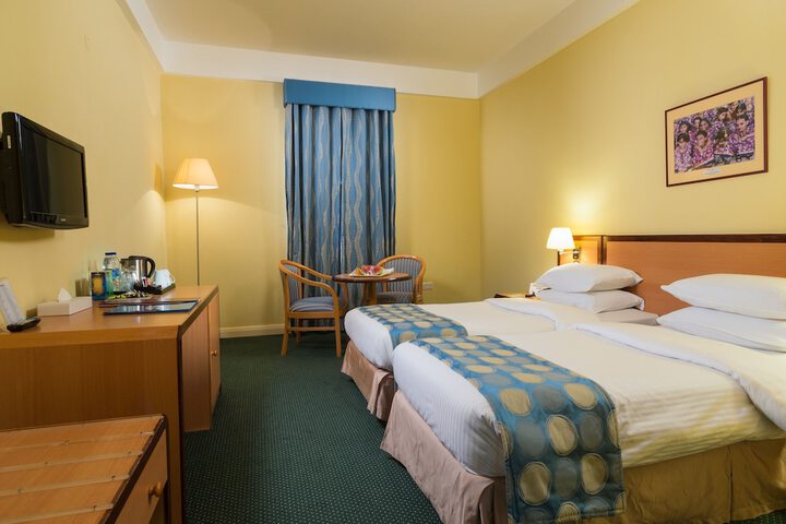 Room 32 of 121