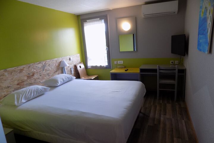 Room 32 of 73