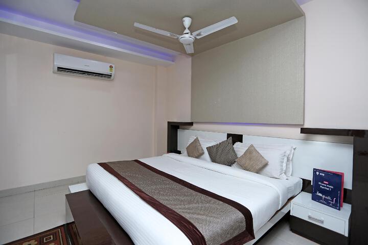 Room 4 of 10