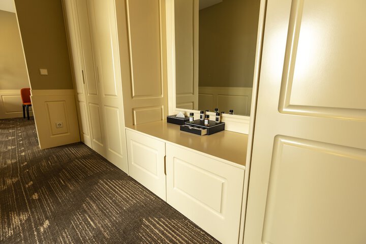 Room 15 of 73