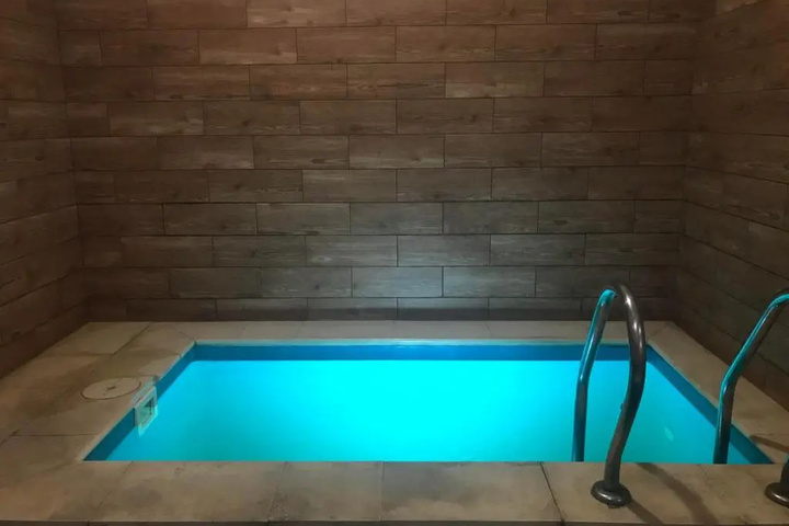 Pool 15 of 20