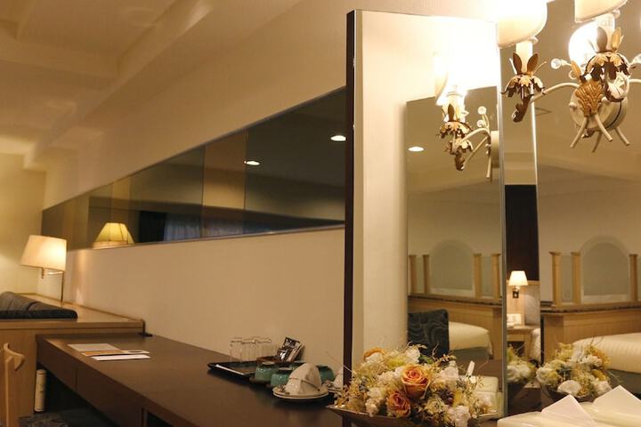 Room 27 of 66