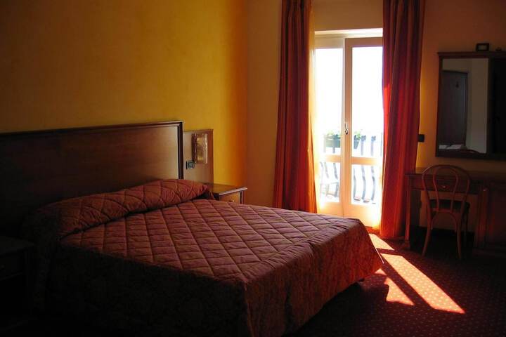 Room 8 of 40