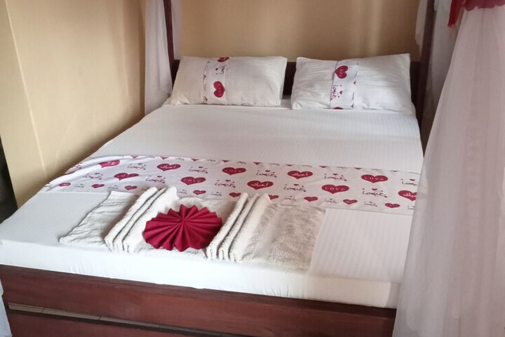 Room 6 of 27