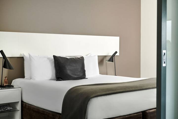 Room 4 of 38