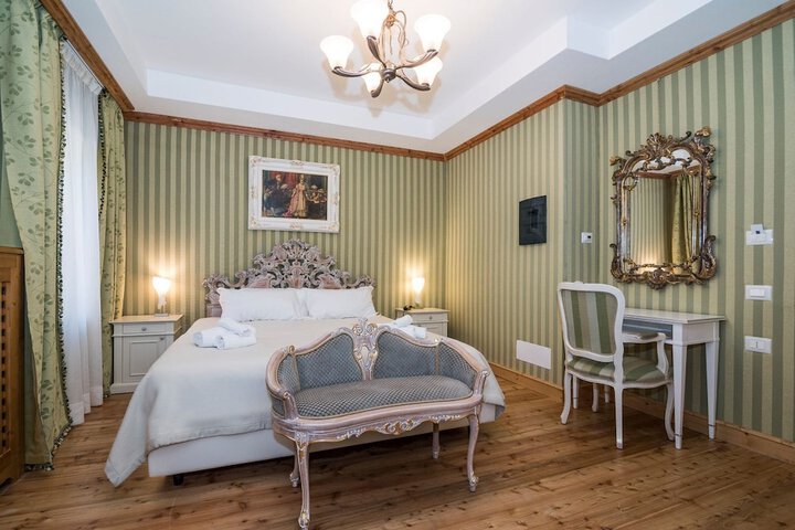 Room 7 of 36
