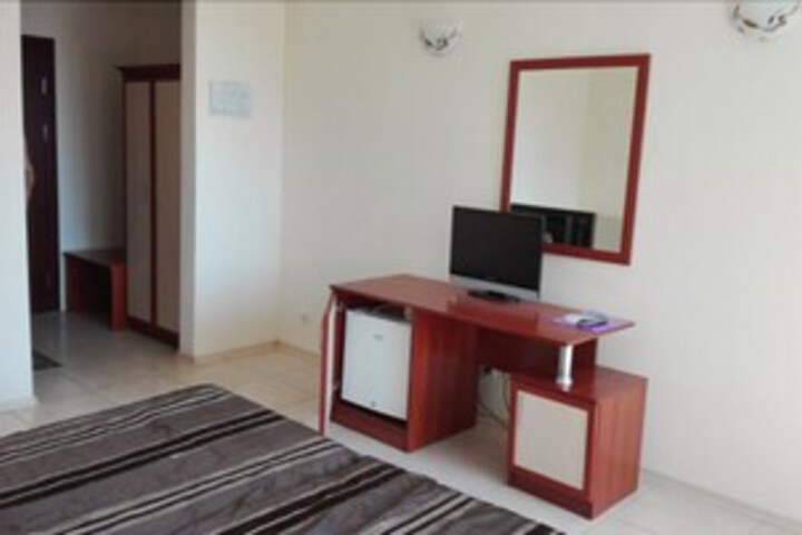 Room 27 of 34