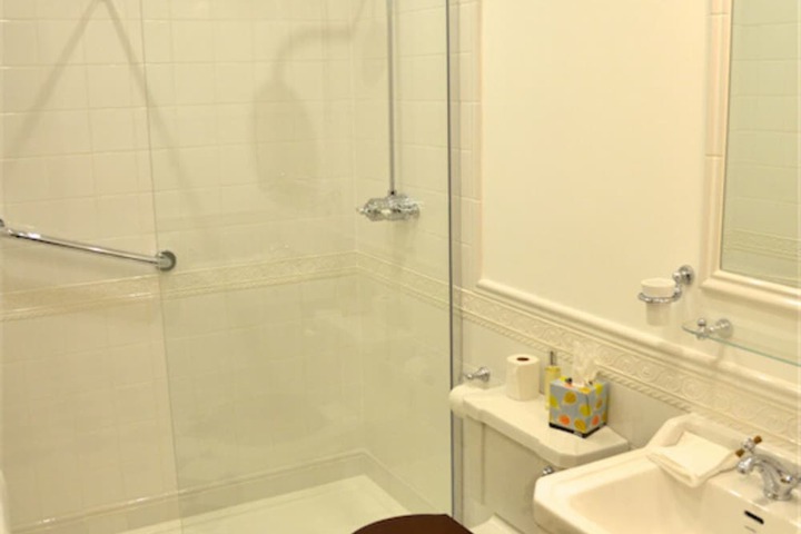 Room 53 of 103