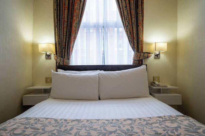 Room 44 of 128