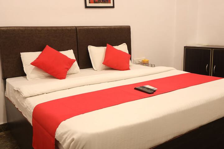 Room 13 of 32