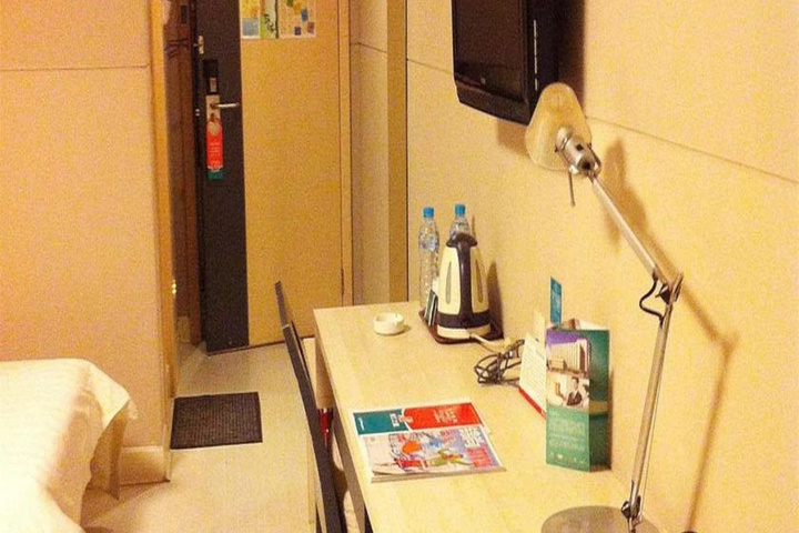 Room 3 of 10