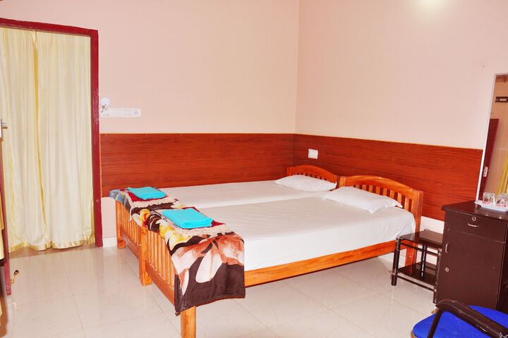 Room 30 of 102