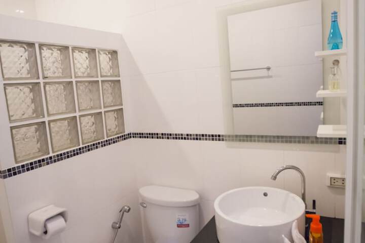 Room 10 of 17