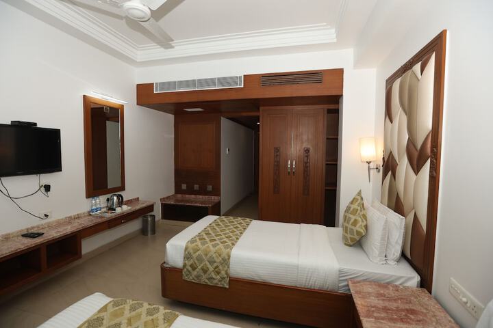 Room 11 of 24