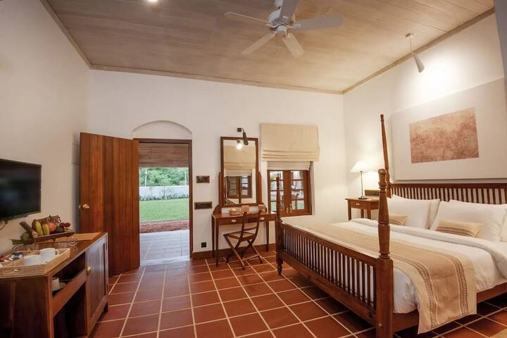 Room 4 of 27