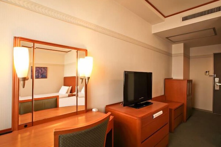 Room 15 of 35