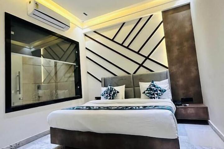 Room 9 of 28