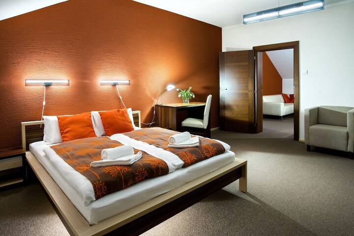 Room 4 of 35
