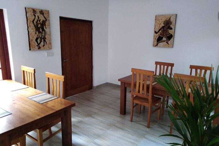 Dining 8 of 11