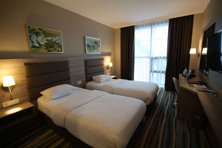 Room 8 of 13
