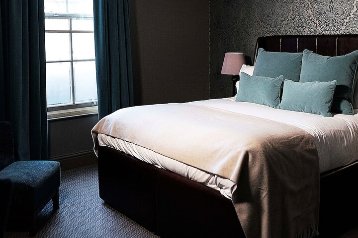 Room 28 of 77