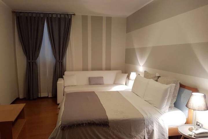 Room 16 of 32