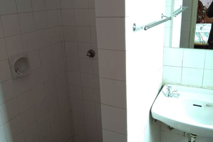 Room 32 of 50