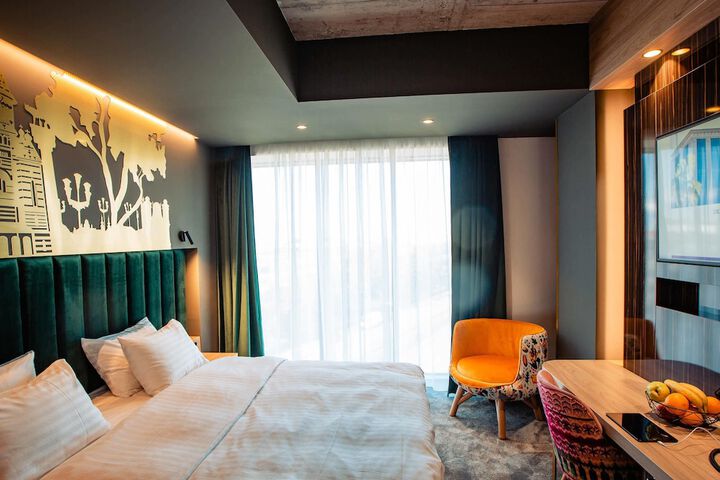 Room 25 of 103
