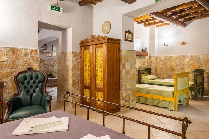 Room 10 of 62