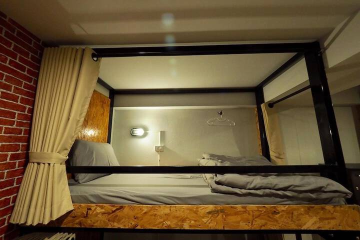 Room 30 of 82