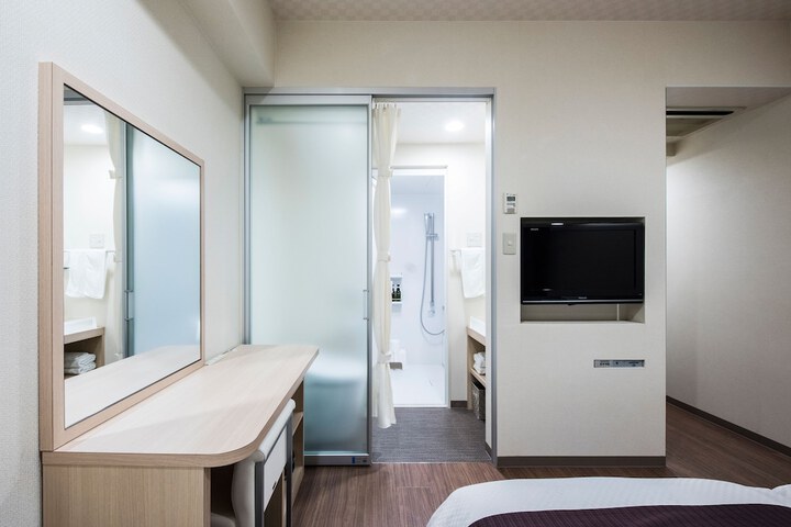 Room 7 of 49