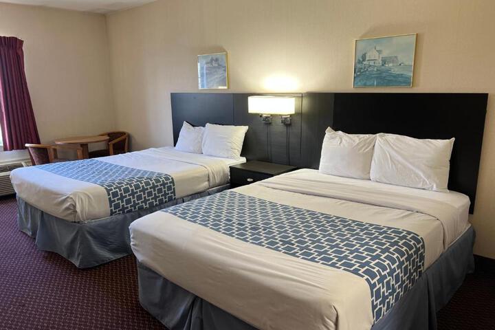2 Queen Beds (14 of 14)