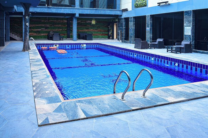 Pool 94 of 98