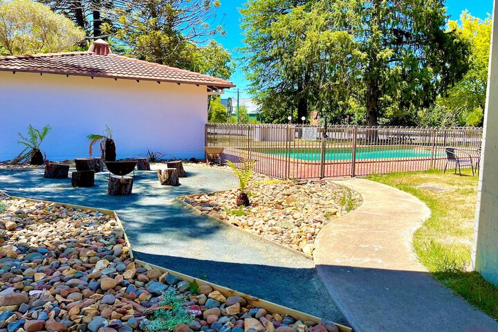 Property Grounds 36 of 39