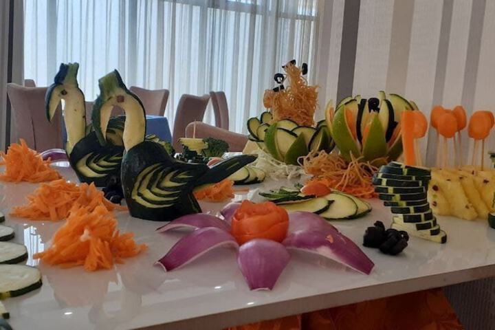 Dining 4 of 8