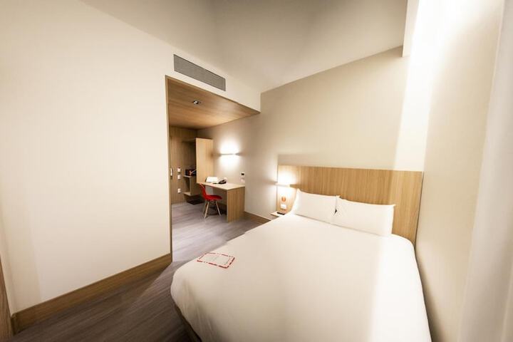 Room 17 of 37