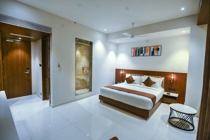 Room 10 of 25