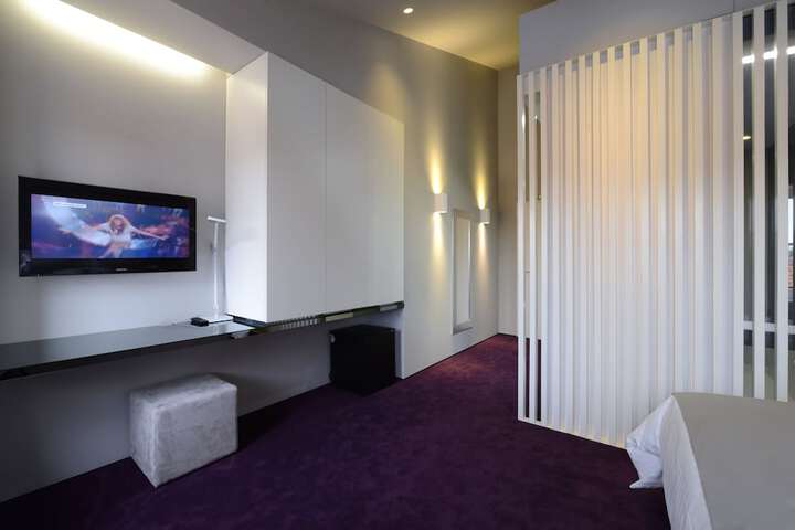 Room 10 of 46