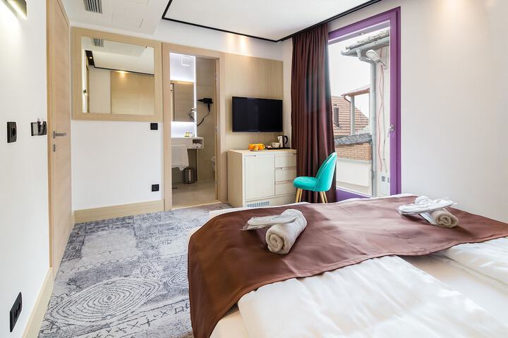 Room 4 of 47