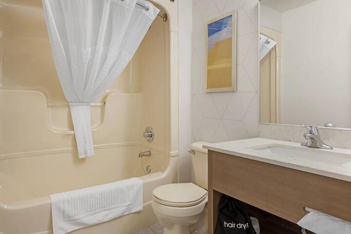 Room 16 of 28