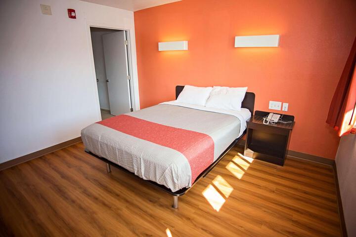 Room 5 of 25
