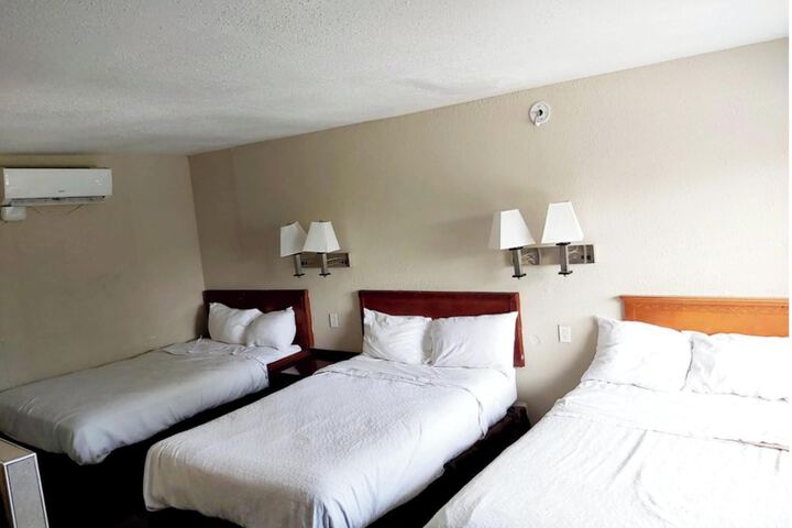 Standard Room, King or Two Doubles (6 of 7)
