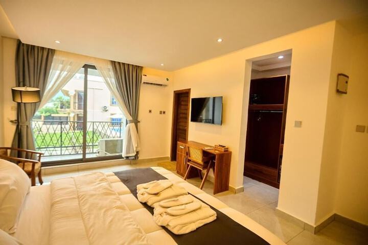 Room 4 of 144