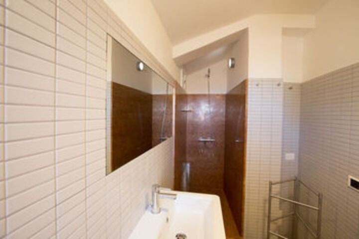 Room 6 of 37