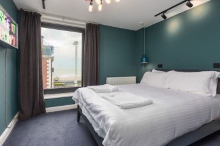Room 3 of 109