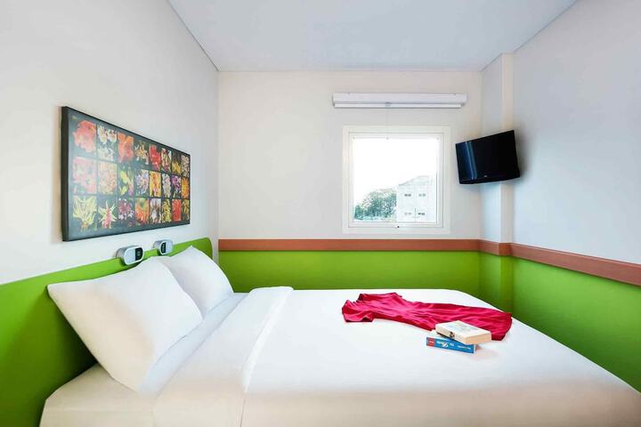 Room 13 of 36