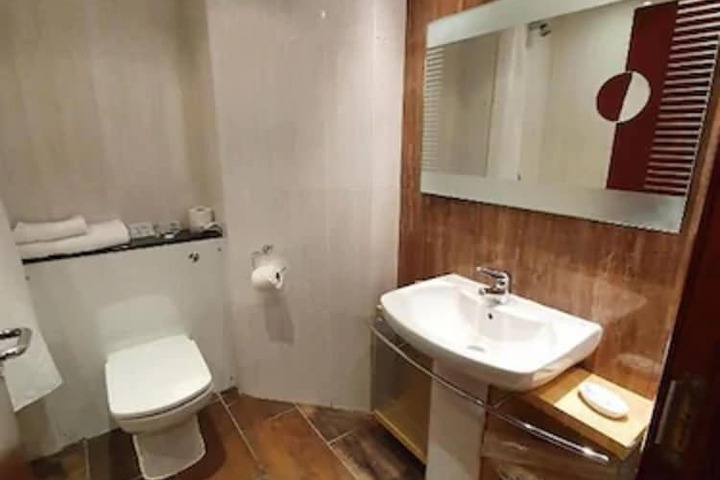 Room 4 of 35