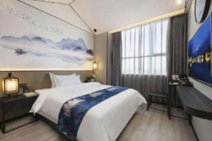 Room 18 of 18