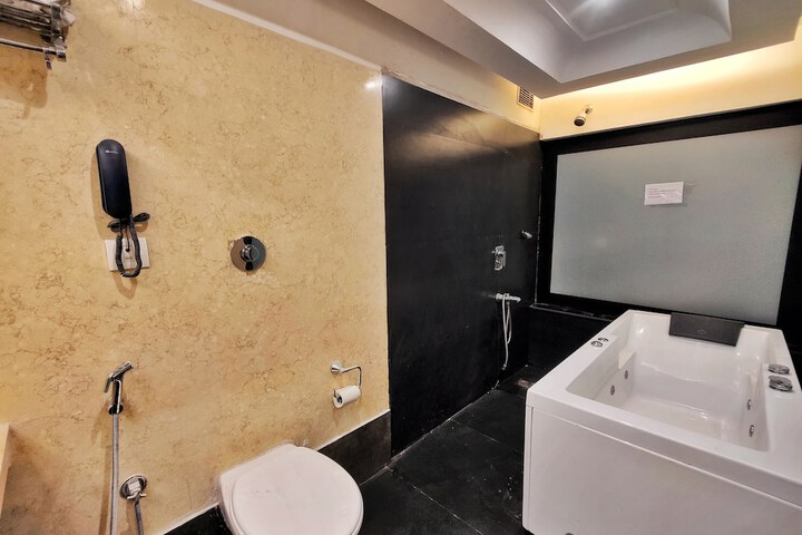 Room 33 of 43